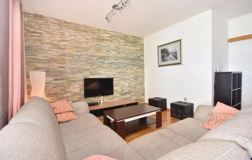 Amazing Home in Podstrana With Wifi and 2 Bedrooms
