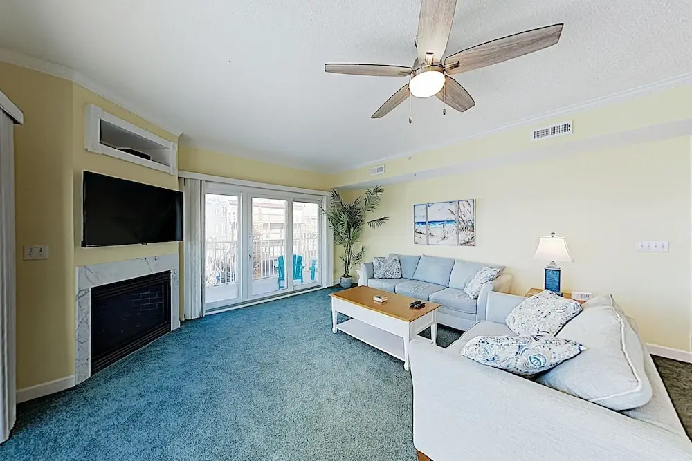 New Listing! Corner-unit W/ Balcony, 300 To Beach 3 Bedroom Condo