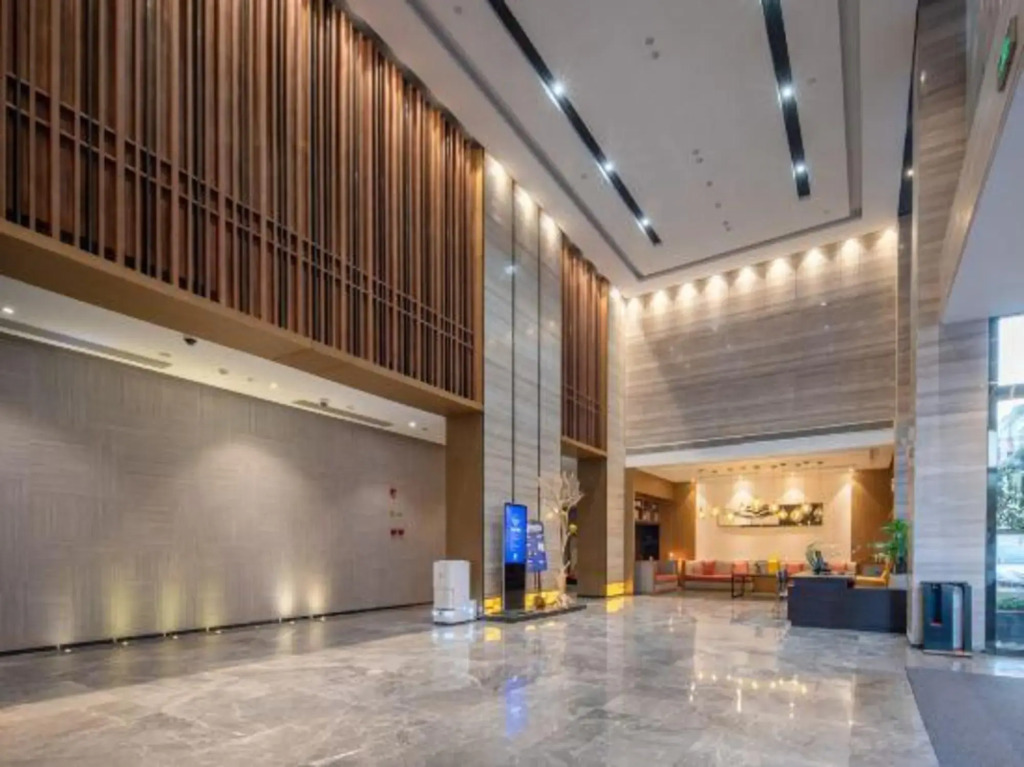 Qianmen Holiday Inn (Zhuhai City Rail Mingzhu Station)
