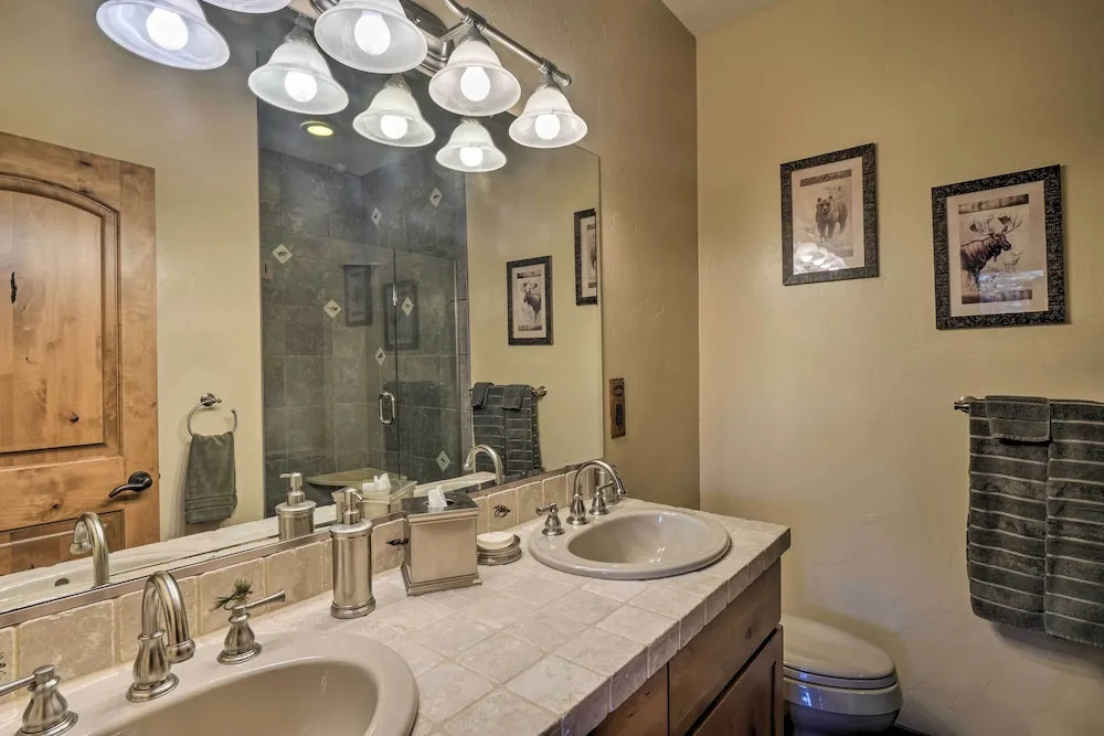 Hilltop Breck Home: Hot Tub, Views & Walk to Town