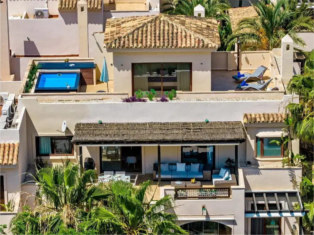 300 SQM Penthouse · Private Swimming pool · BBQ · WiFi