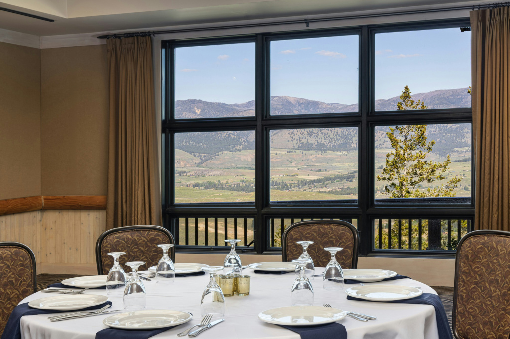 Sun Mountain Lodge