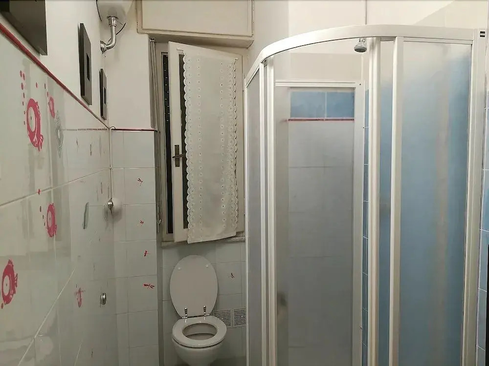 pisa train station hostel