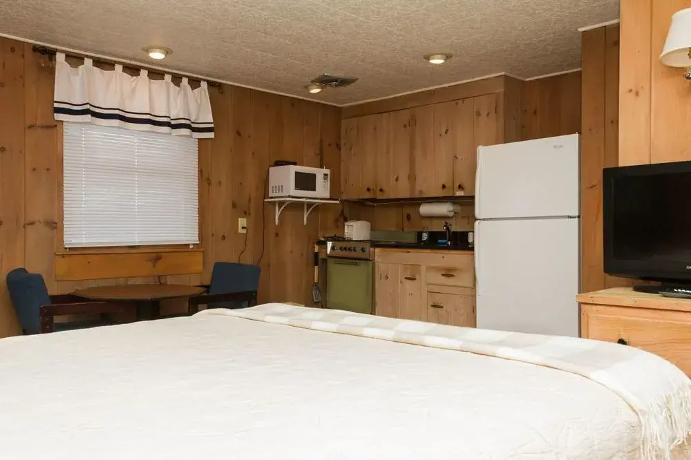 Belknap Point Inn