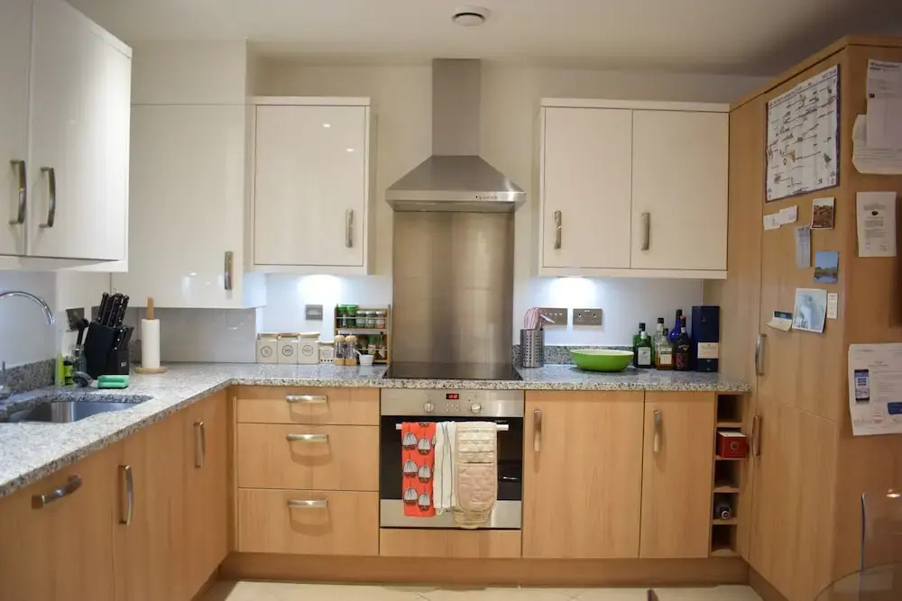 Modern 1 Bedroom Flat Near Riverside