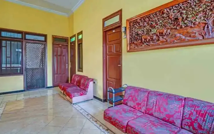 OYO 90611 Griya Kutisari V Residence