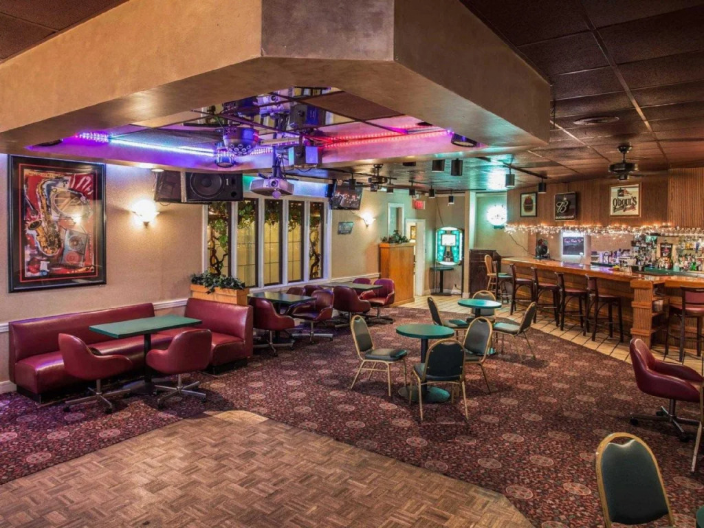 Ramada Inn & Suites Lumberton