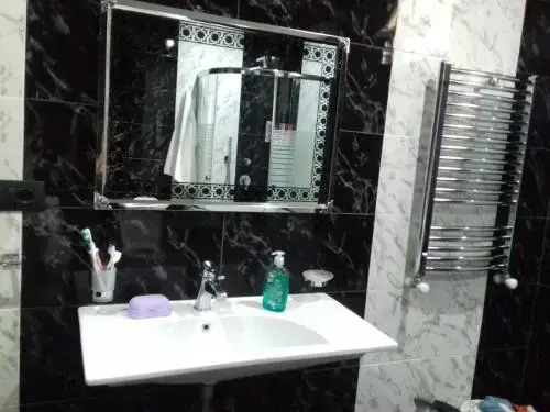 Makos Guest House