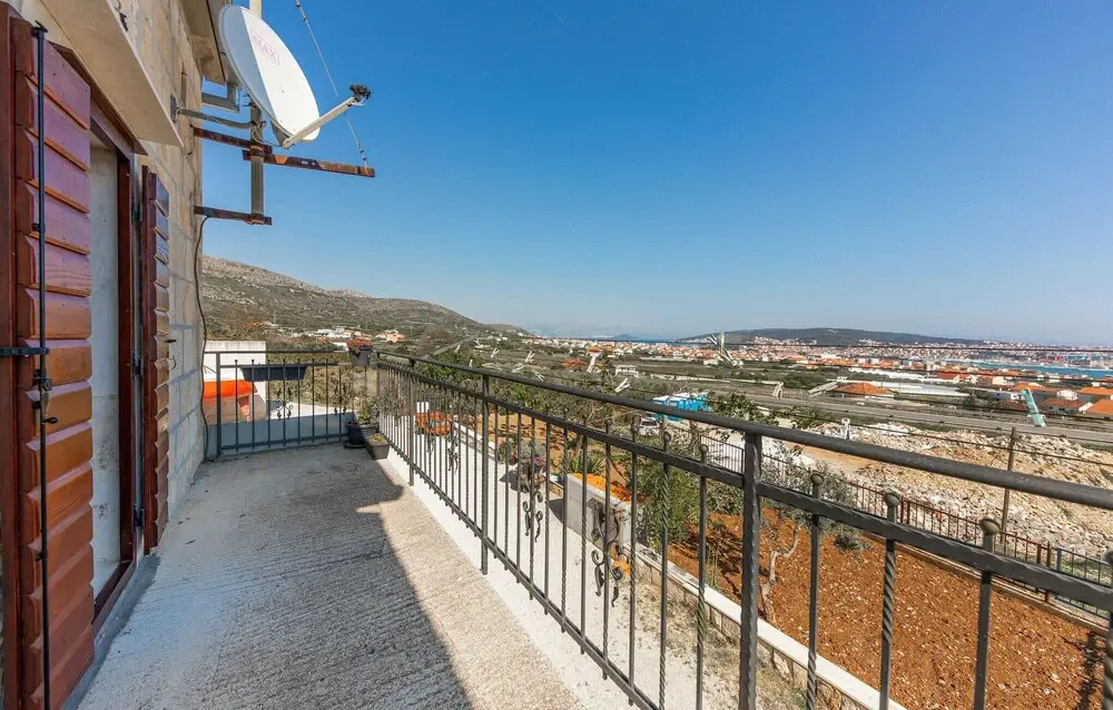 Amazing Home In Seget Donji With Wifi