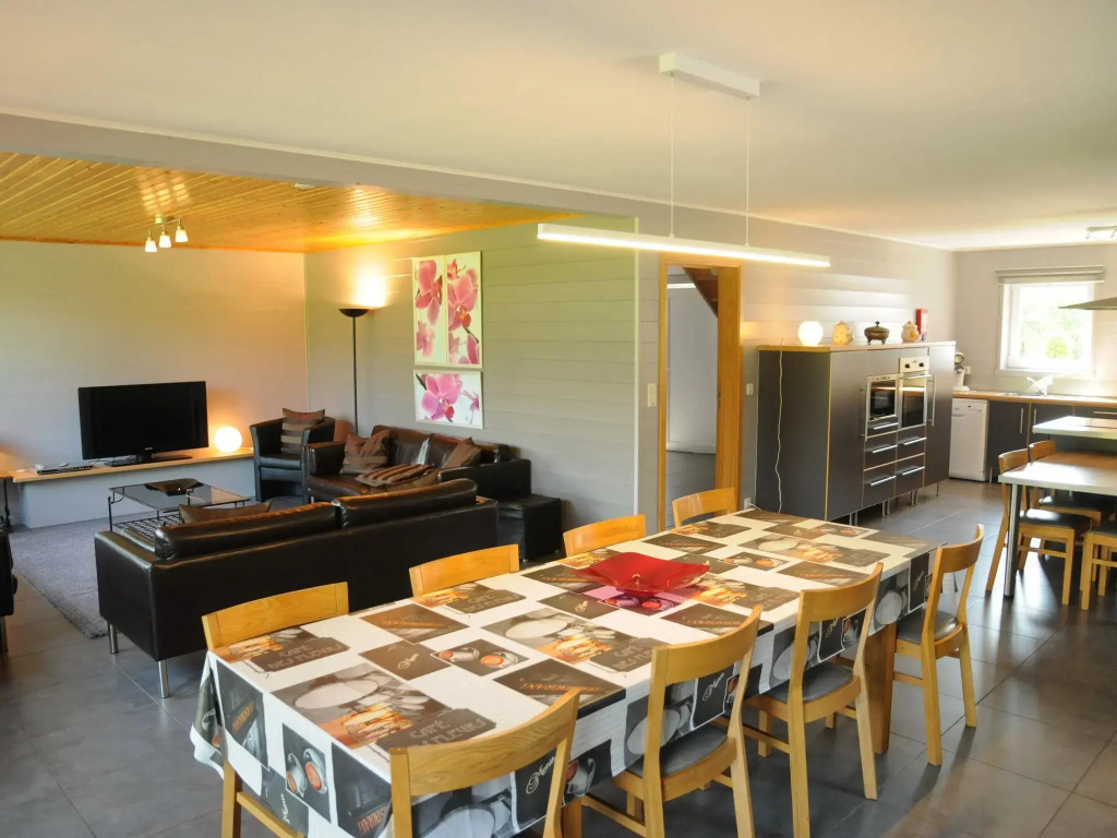 Durbuy, close to this holiday home in Enneille