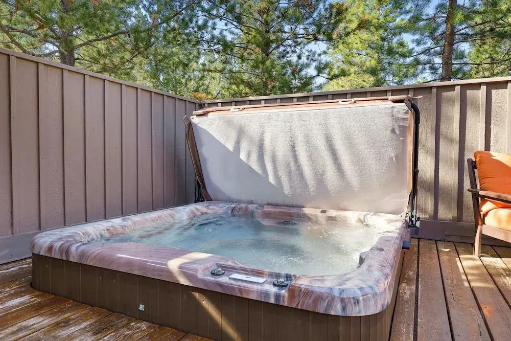 Bright Retreat Hot Tub Plus Sharc Access