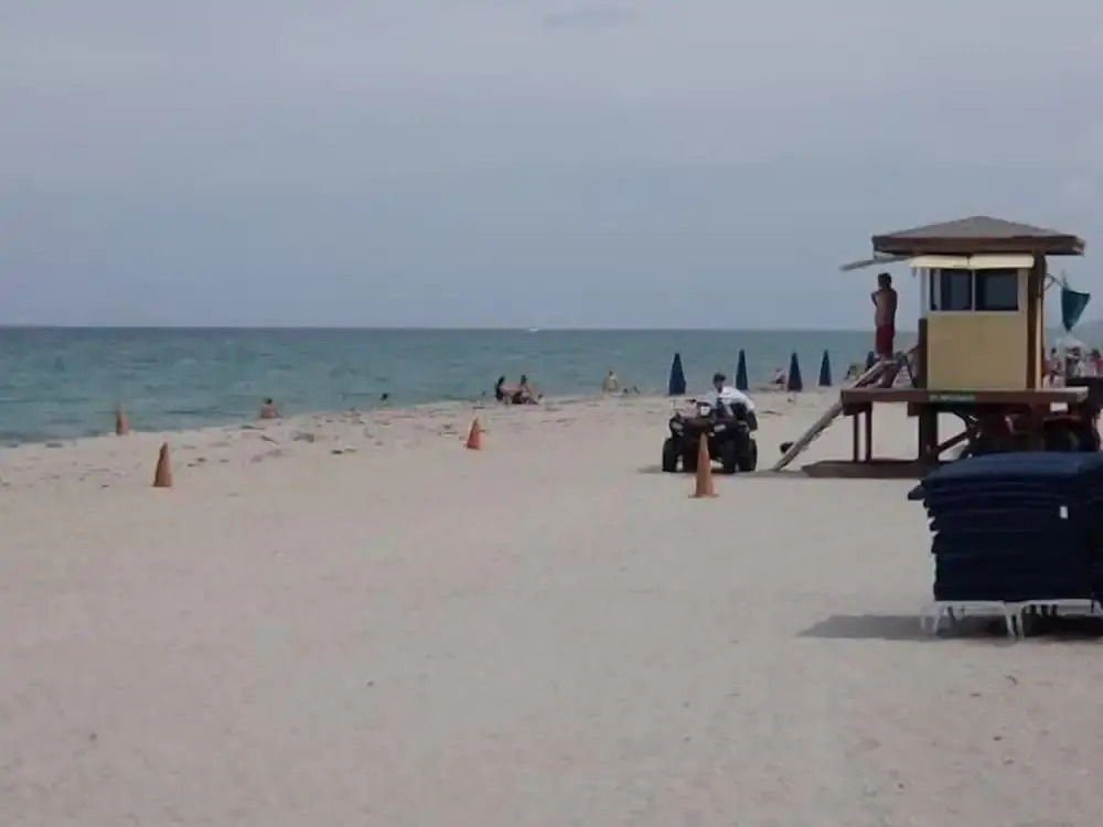 Tides on Hollywood Beach