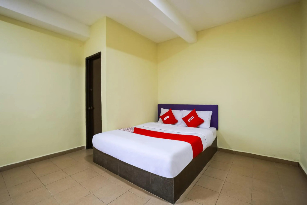 OYO 89585 Hotel Happy Inn