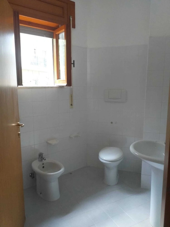 Room-spacious Triple Room a Stones Throw