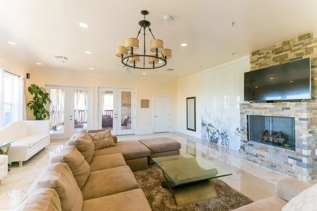 Carondelet Street Modern Suites
