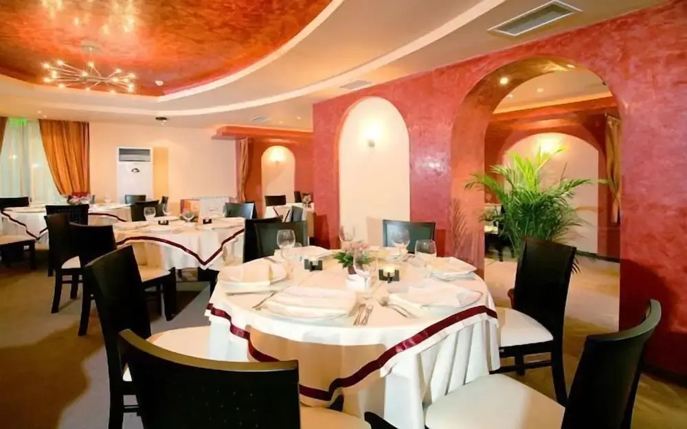 Riverside Family Hotel