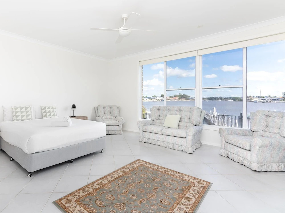 21 Melaleuca Drive - Waterfront - Pet Friendly - Stone Real Estate Yamba