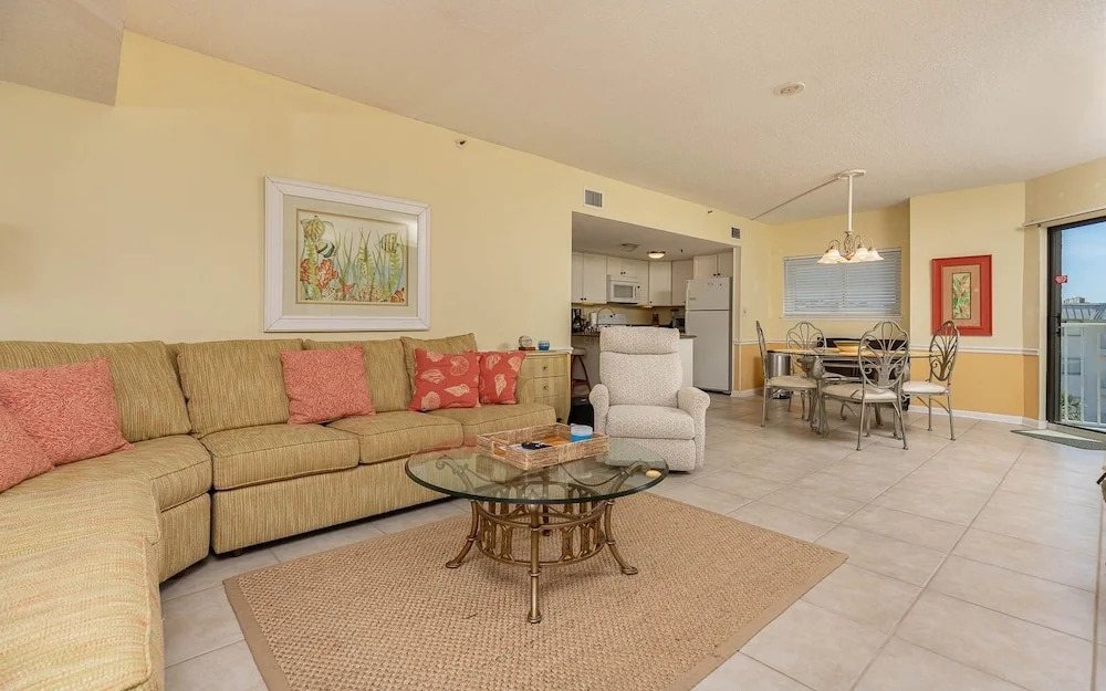 Royal Gulf Beach & Racquet Club 5217 3 Bedroom Condo
