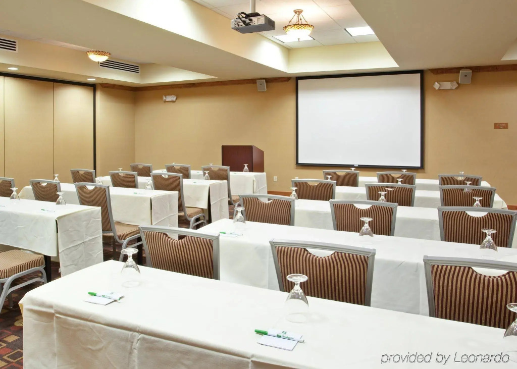Holiday Inn & Suites Oakland - Airport by IHG