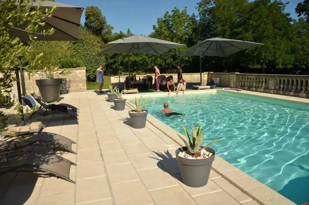 Chateau de Bellevue B&B et Appartements avec Piscine saisonal chauffée et Chambres partout climatisées