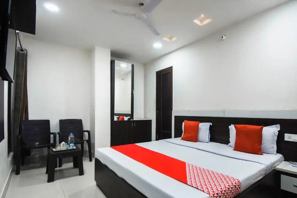 Shangri La Inn by OYO Rooms