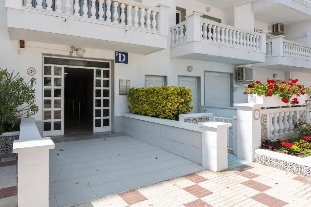 Apt 200 meters from the beach id