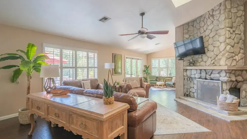 Scottsdale Gem W/pool in Private and Serene Yard!