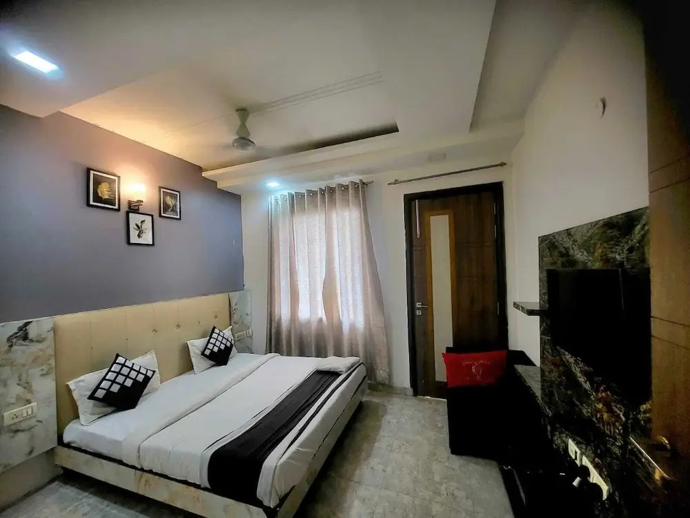 Hotel Season Grand Couple Friendly Pitampura