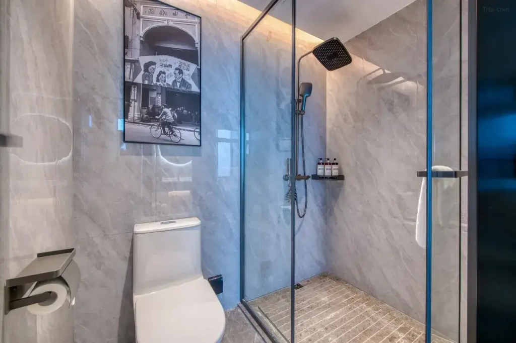 Rezen Longhh Hotel (Guangzhou Shayan Subway Station Lefeng Square Store)
