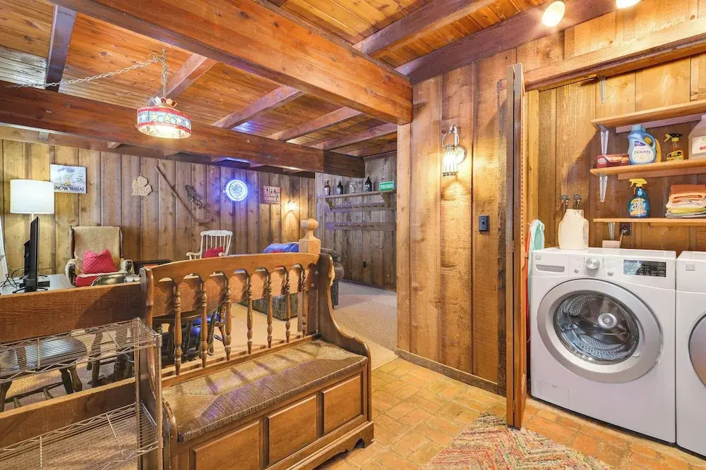 2 Mi to Schuss Mountain: Cozy Cabin w/ Deck
