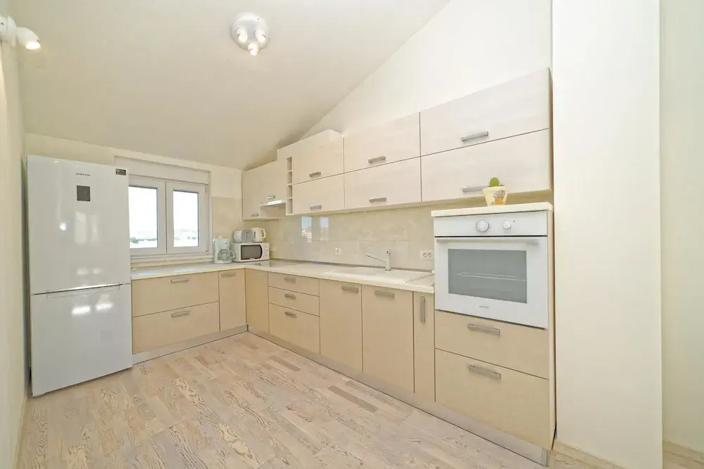 Apartment Hennion / Two Bedrooms A1 Leona