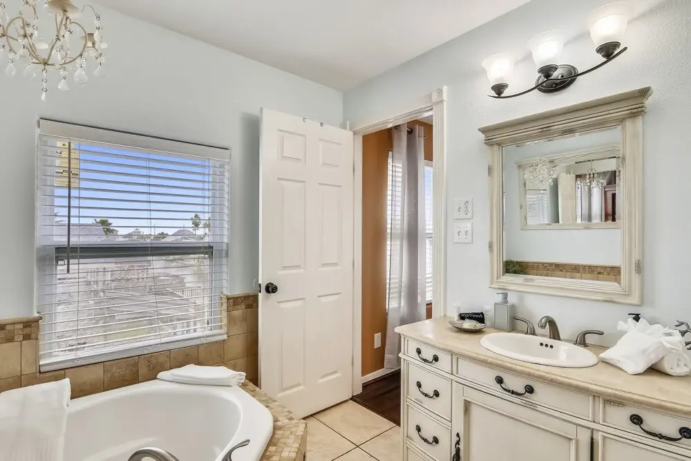 Reel Me In - As Seen On Tv! 5 Bedroom Home