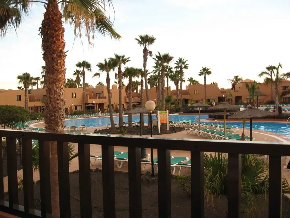 Sunny, Cosy Apartment on Ist Floor of Holiday Complex