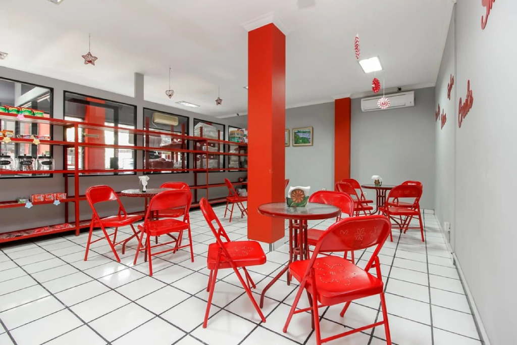 RedDoorz Plus near RS Fatmawati 2