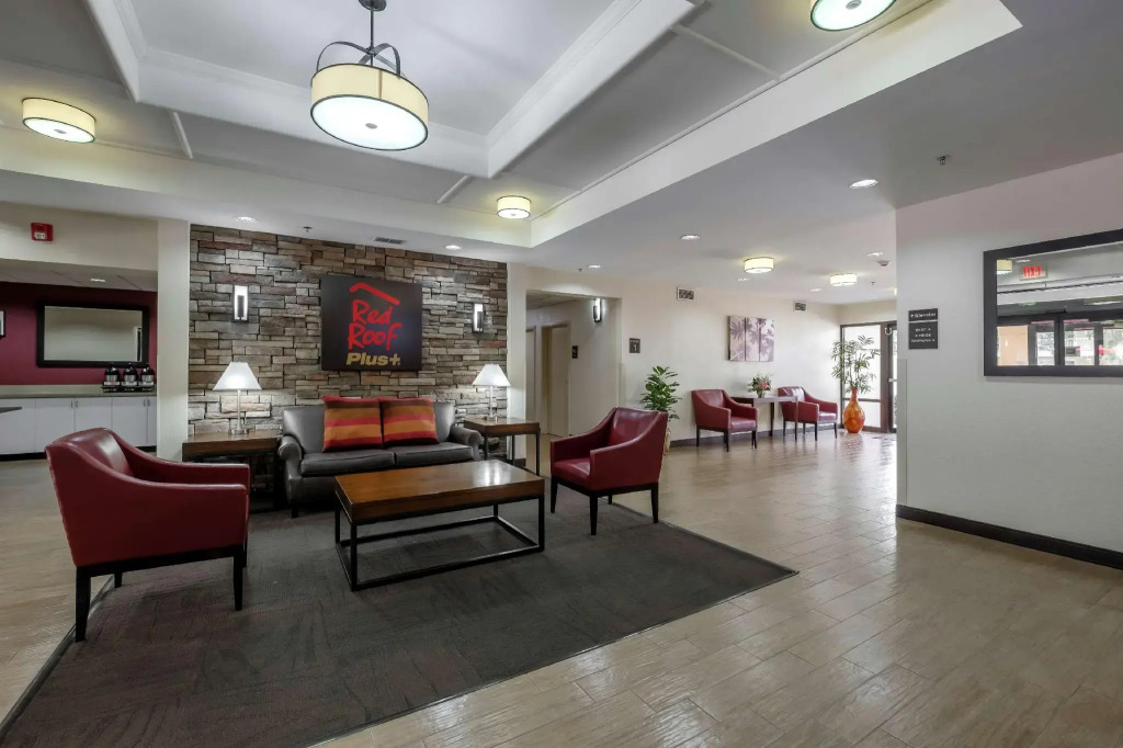 Red Roof Inn PLUS + Gainesville