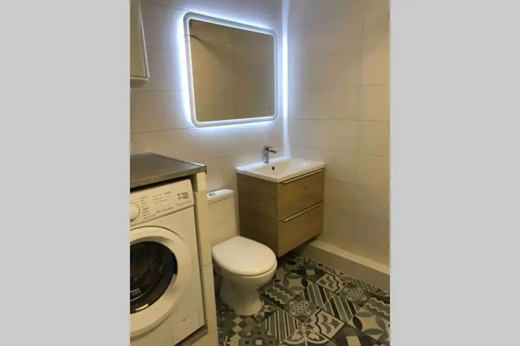 Studio à 50 m de la mer avec parking privatif