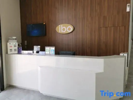 Yipple Hatt Hotel (Ningbo Luomeng Universal Park Yintai City Branch)