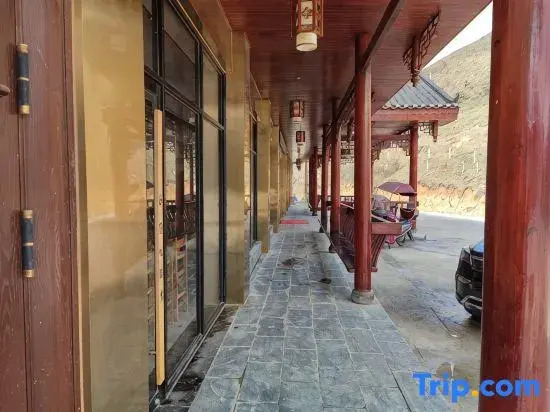 Yifeng Hotel