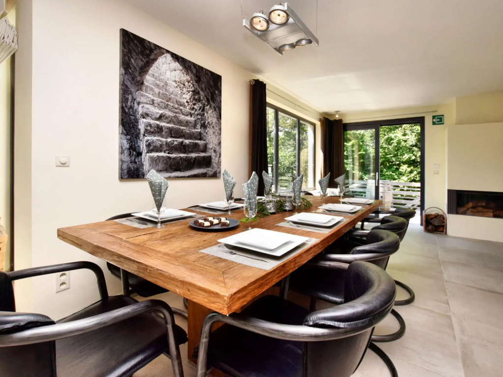 Beautiful, Modern House With Stunning Views, hot tub and Sauna in Green Surroundings