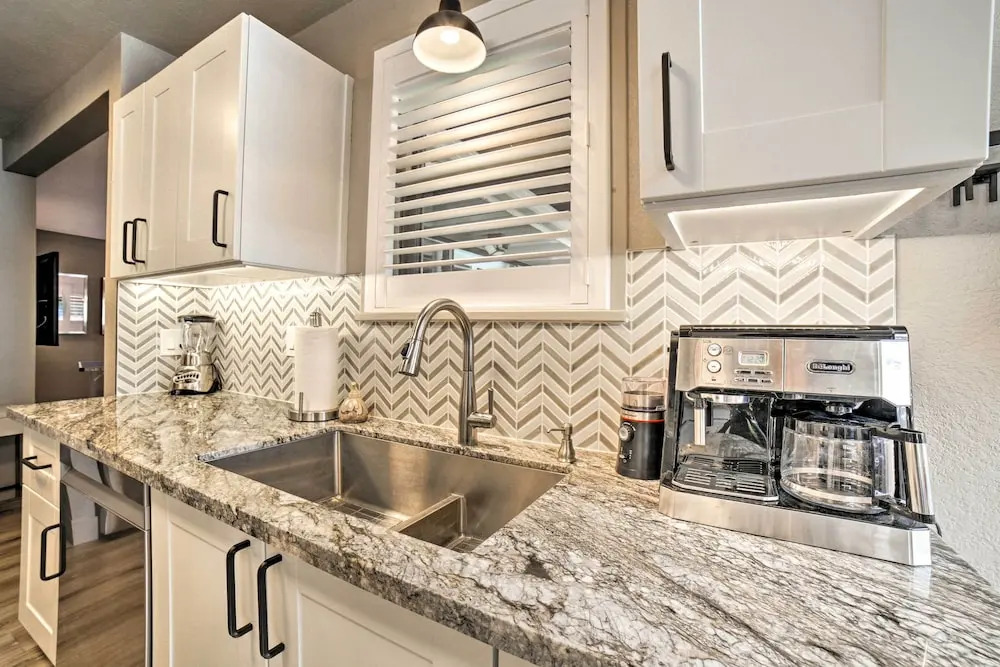 Modern Reno Abode Near Parks & Midtown!