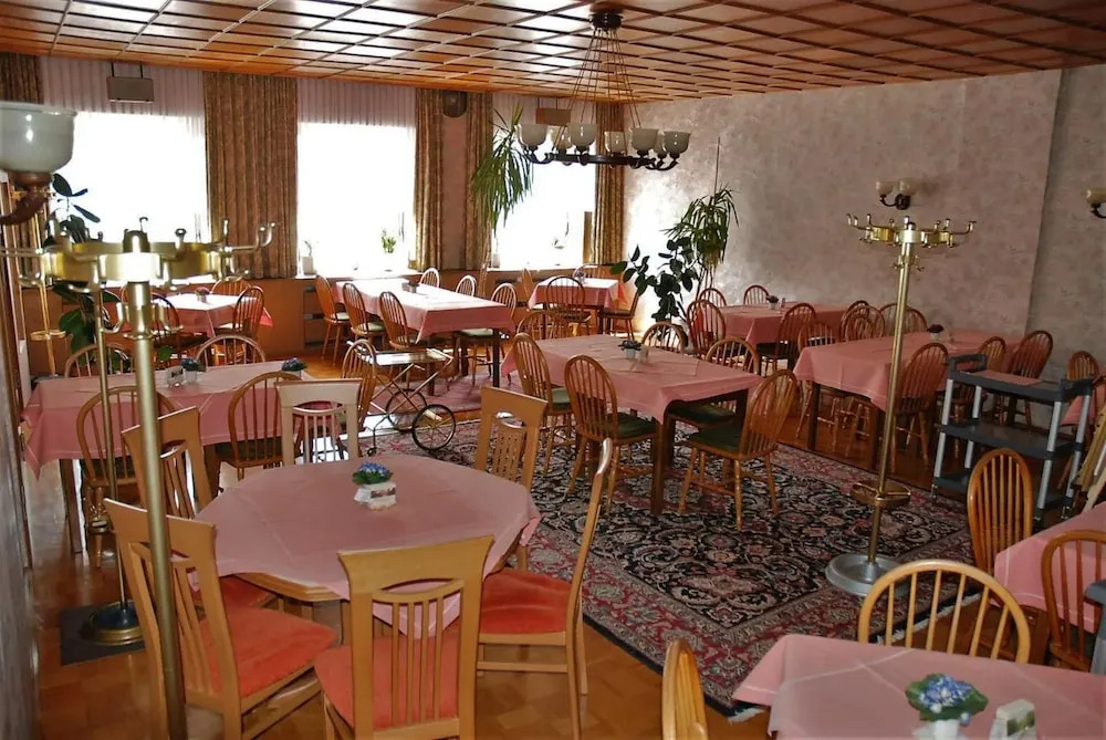 Hotel Restaurant LAHNHOF