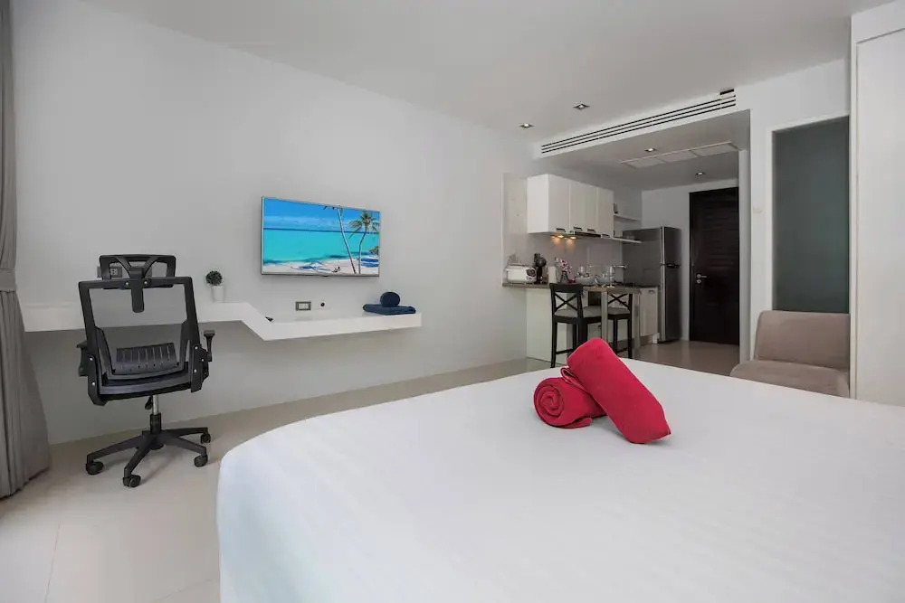 Emerald Hill Patong Apartment 421
