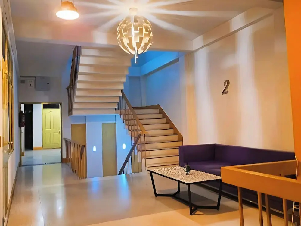 Happy 2 Hotel Patunam