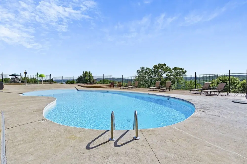 Luxury Penthouse Near Silver Dollar City