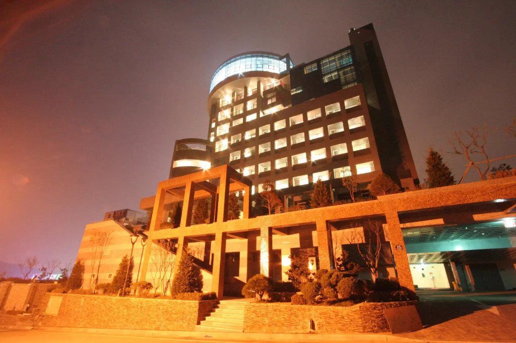 WIZ Hotel