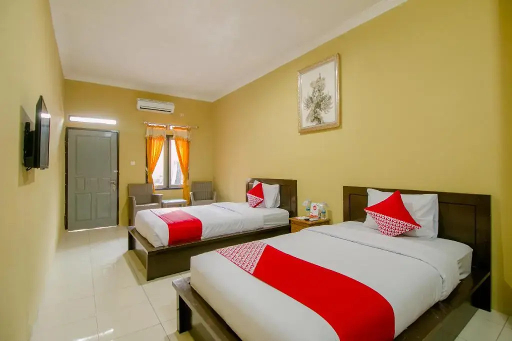 RedDoorz near Pantai Karang Hawu Pelabuhan Ratu