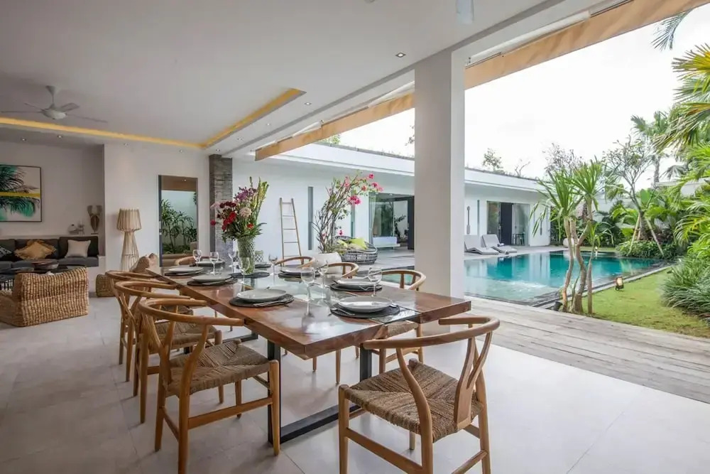 Villa Hugo - Luxury 4BR Private Villa, Walking Distance to Berawa Beach
