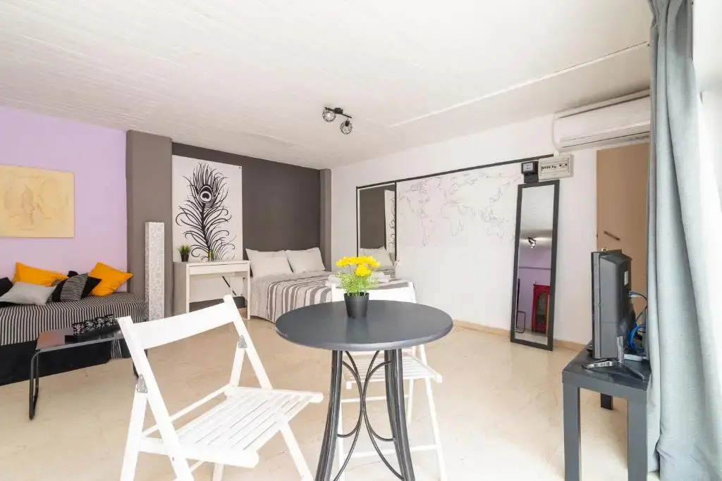 Loft Style Central Studio Large Terrace 100Mbps