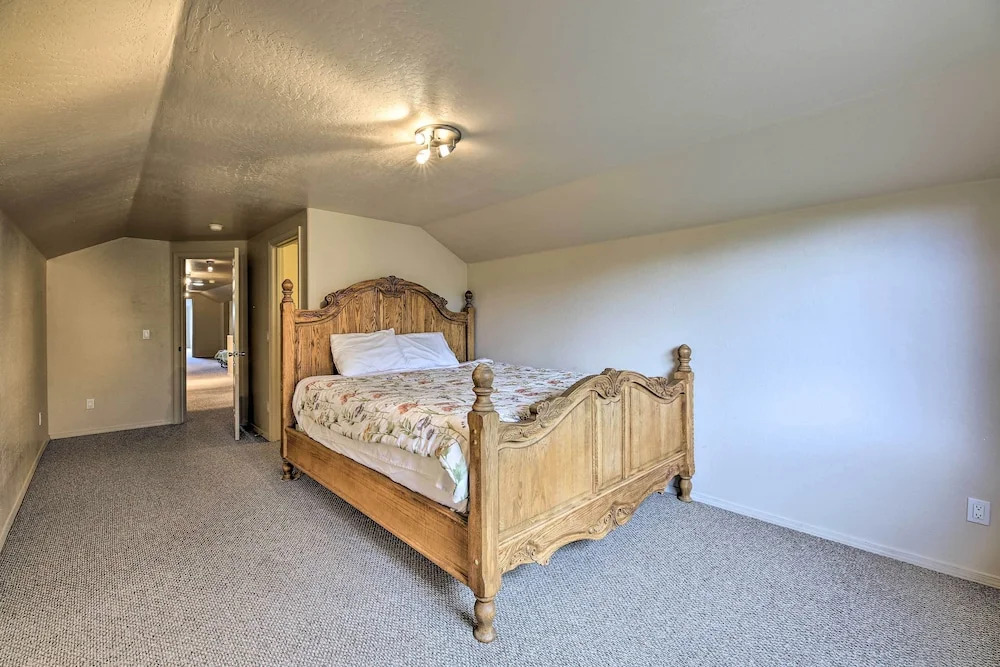 Game Room & Community Amenities: Overgaard Home!