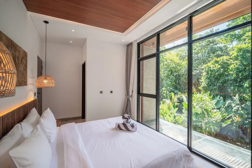 Designer 5br Villa, 400m to Café Del Mar